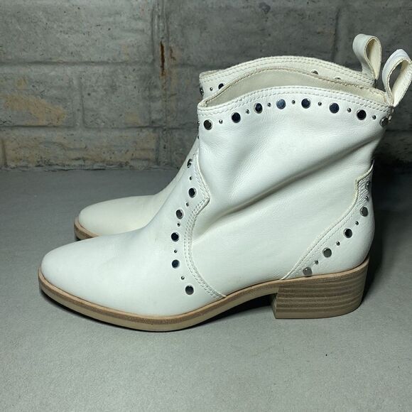 NWOB MSRP $150 Dolce Vita Tobin Studded Bootie Women's Size 7 - Picture 5 of 8